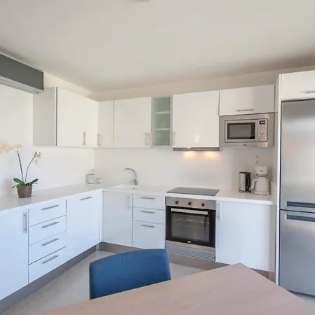 Superior 2 Bedroom Penthouse, Almost On The Beach. *