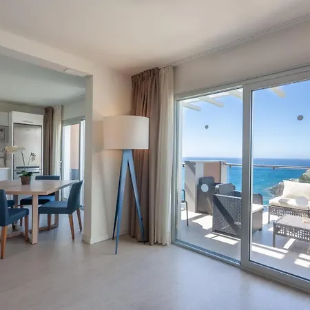Superior 2 Bedroom Penthouse, Almost On The Beach. 公寓