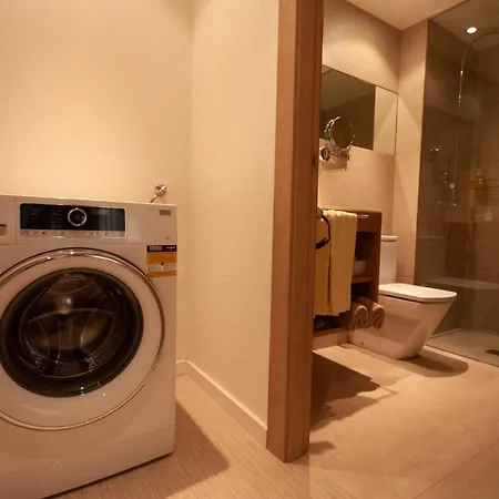 Superior 2 Bedroom Penthouse, Almost On The Beach. 公寓 *
